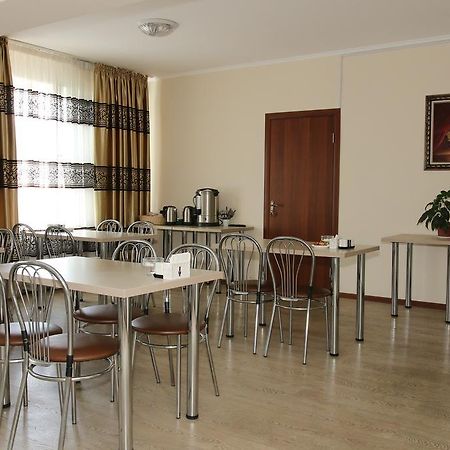 Kausar Hotel Алма Ата Екстериор снимка
