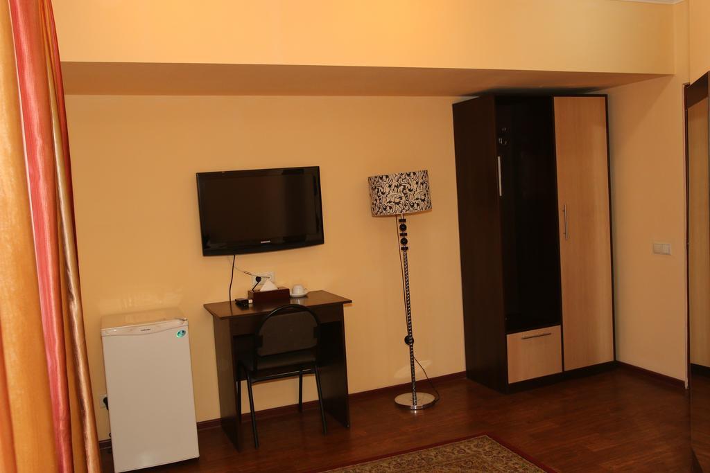 Kausar Hotel Алма Ата Стая снимка