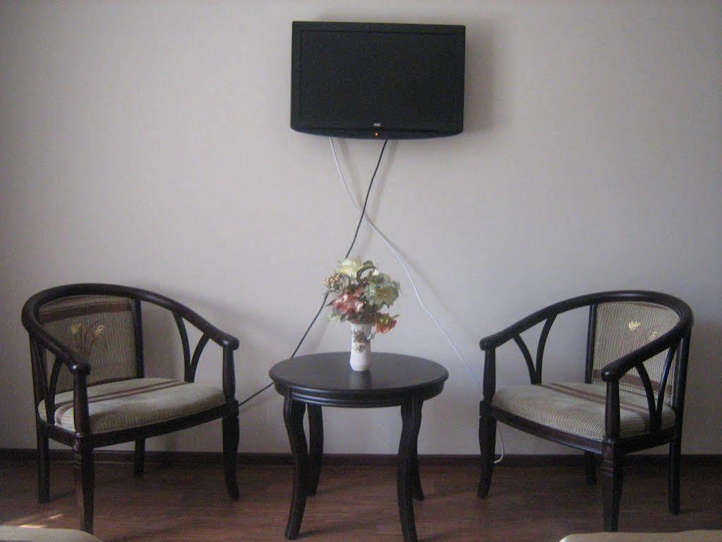 Kausar Hotel Алма Ата Екстериор снимка